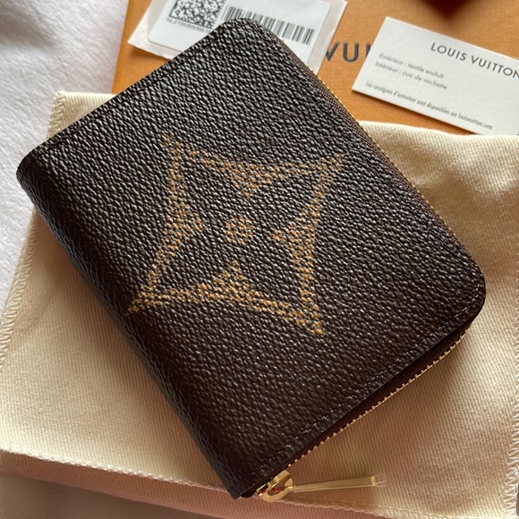 Louis Vuitton M69354 GIANT MONOGRAM ZIPPY COIN PURSE BNIB Made in France - Picture 13 of 14